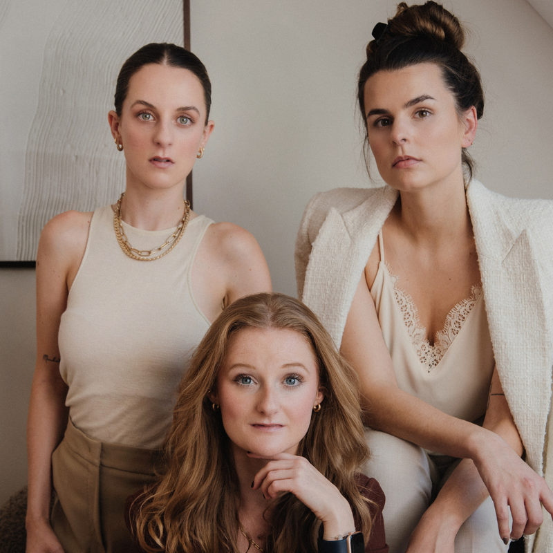 Drei Frauen für mehr Empowerment_Encourage-Collection von Lagom Studios mit The Female Suit
