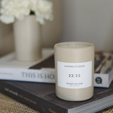 Lagom Studios_Vegane Duftkerze im Keramikgefäß_Beige_Lavendel_Mindfulness Collection