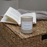 Lagom Studios_Vegane Duftkerze im Keramikgefäß_Beige__Vetiver_Nature Collection