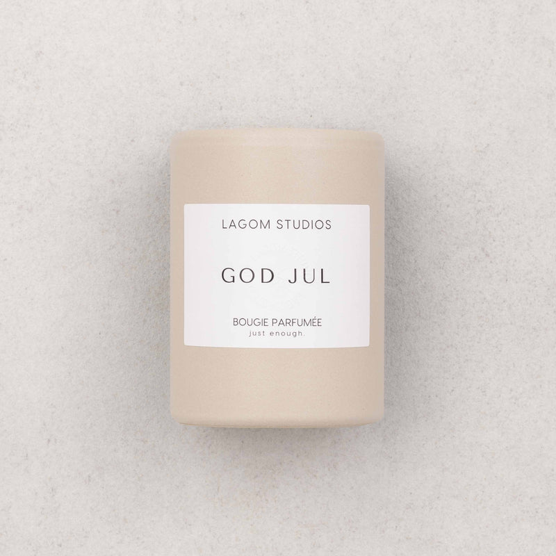 Lagom Studios_Vegane Duftkerze im Keramikgefäß_Beige_GOD JUL_Christmas