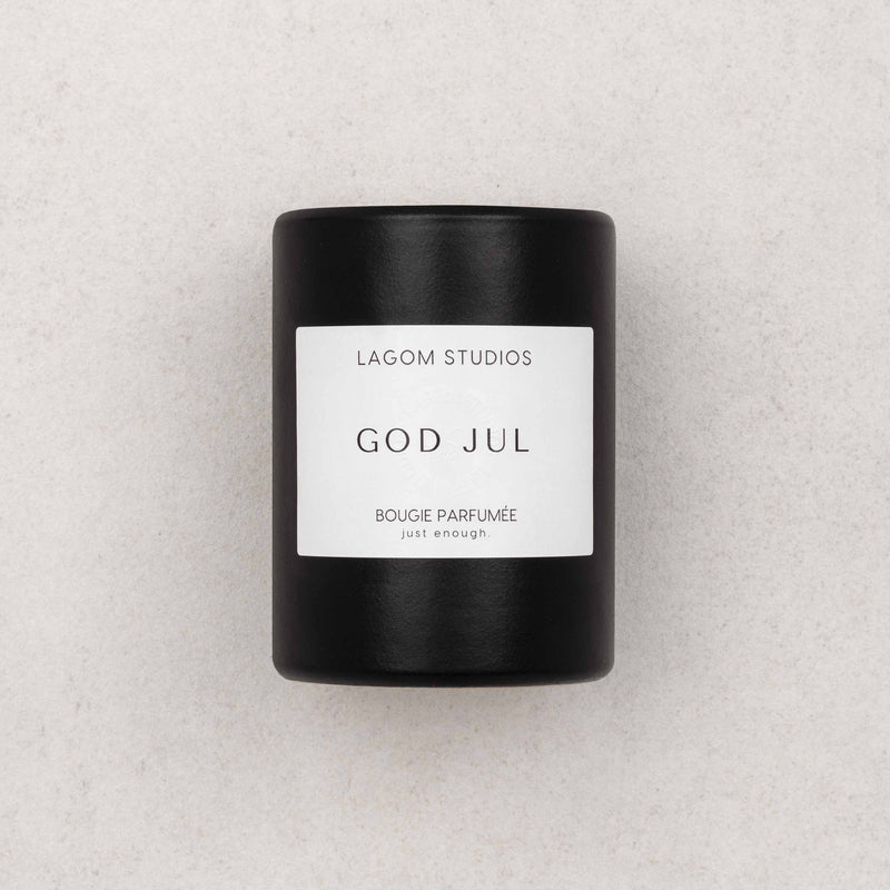 Lagom Studios_Vegane Duftkerze im Keramikgefäß_Schwarz_GOD JUL_Christmas