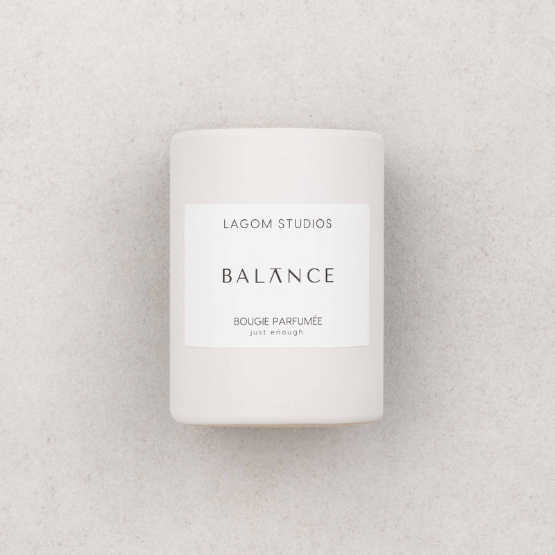 Lagom Studios_Vegane Duftkerze im Keramikgefäß_Weiß_Puder_Mindfulness Collection