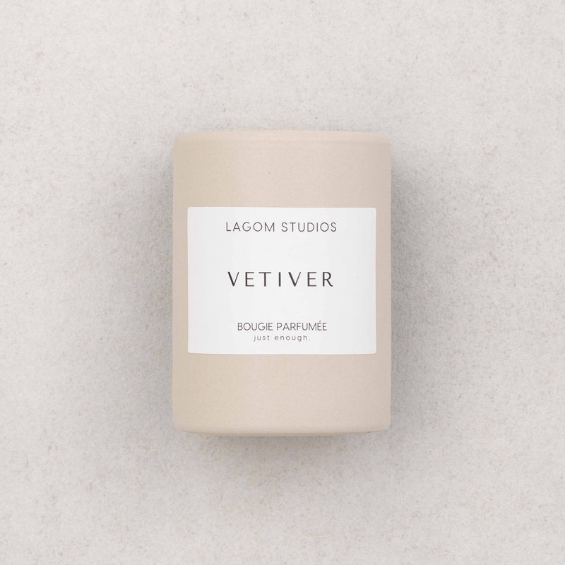 Lagom Studios_Vegane Duftkerze im Keramikgefäß_Beige__Vetiver_Nature Collection